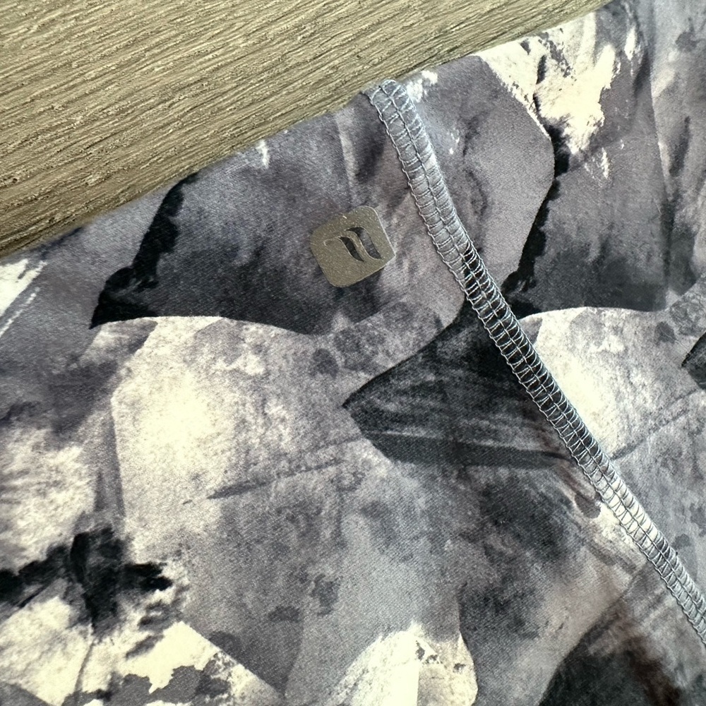 Fabletics, Black and White Leggings, 3/4 length, size Medium - Picture 5 of 8